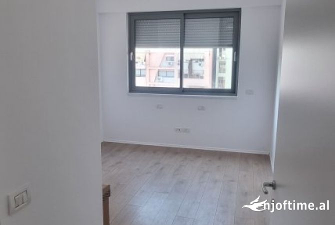 Jepet apartament per zyra me qera ne Bllok prane Tiki Bar