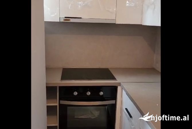 Shtepi me qera Apartament ne Tirane, 2+1, Mobilimi Pjeserisht e mobiluar, Pagesa 500  Euro.
