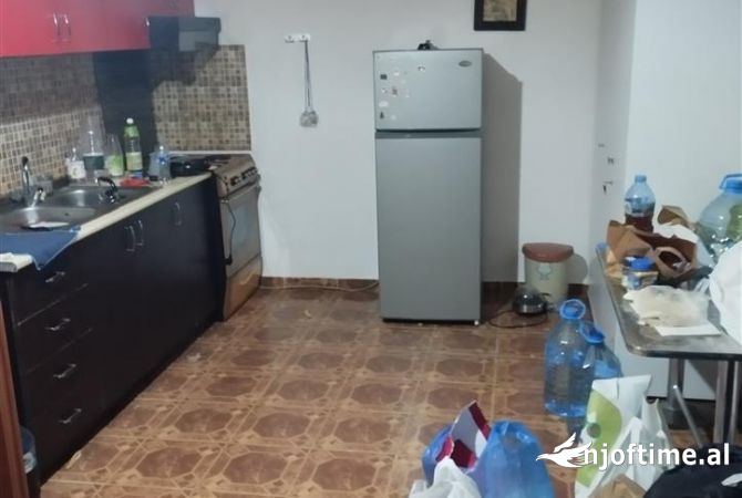 Shtepi me qera Shtepi Private ne Tirane, 1+1, Mobilimi E mobiluar, Pagesa 30,000  Leke.