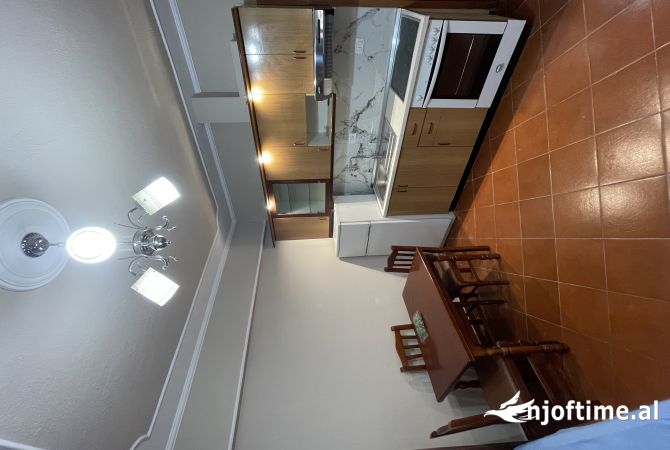 Shtepi me qera Apartament ne Tirane, Garsoniere, Mobilimi E mobiluar, Pagesa 500  Euro.