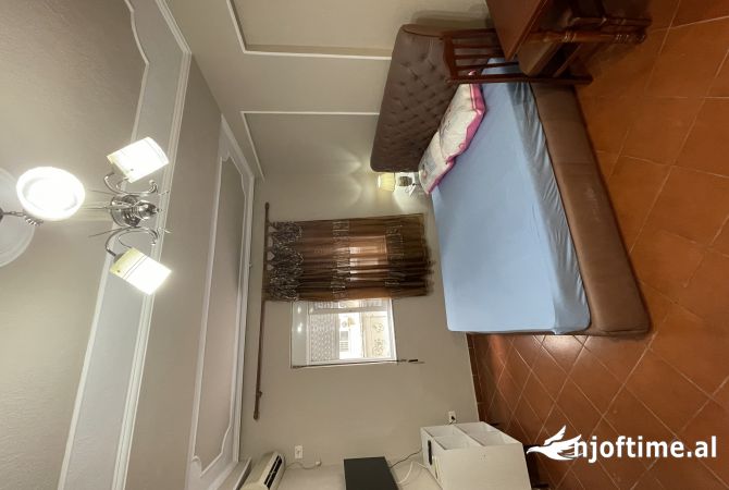 Shtepi me qera Apartament ne Tirane, Garsoniere, Mobilimi E mobiluar, Pagesa 500  Euro.