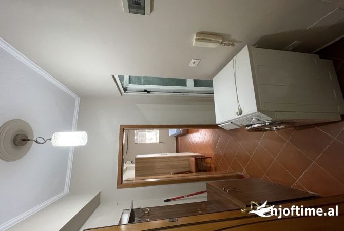 Shtepi me qera Apartament ne Tirane, Garsoniere, Mobilimi E mobiluar, Pagesa 500  Euro.