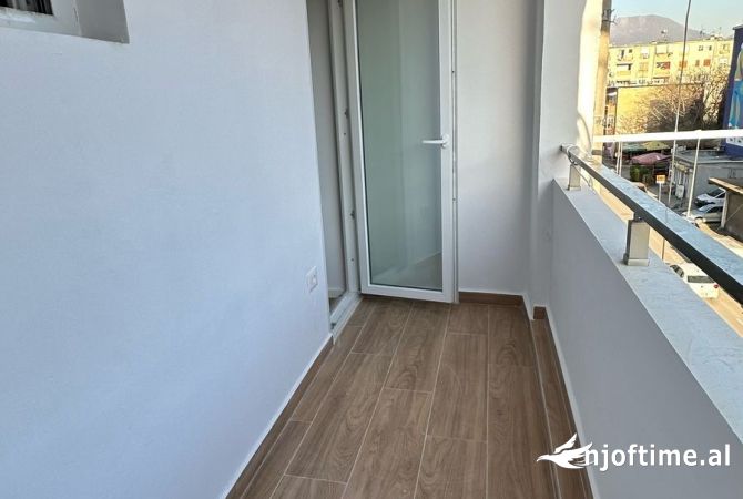 Shtepi ne shitje Apartament ne Tirane, 2+1, Mobilimi E mobiluar, Pagesa 148,000  Euro.