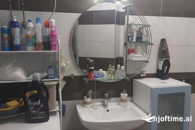 Shtepi me qera Apartament ne Tirane, 1+1, Mobilimi E mobiluar, Pagesa 500  Euro.