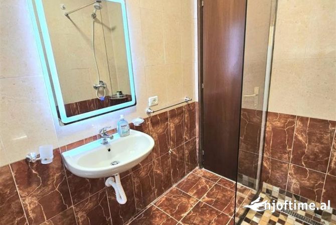 Shtepi me qera Apartament ne Tirane, 1+1, Mobilimi E mobiluar, Pagesa 500  Euro.