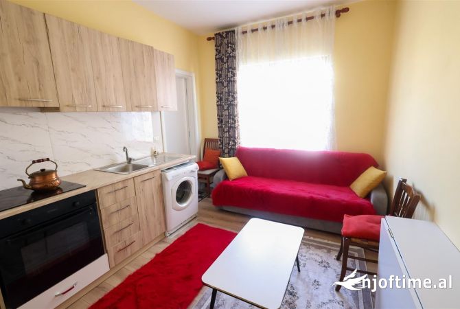 Shtepi me qera 1+1 ne Tirane - 35,000 Leke
