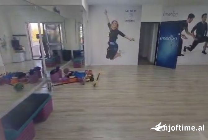 Ambient biznesi me qera 3+1 ne Tirane - 700 Euro