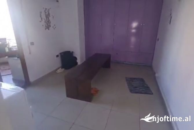 Jepet ambjent biznesi me qera perballe tek Delijorgjit tek Karburant Kastrati