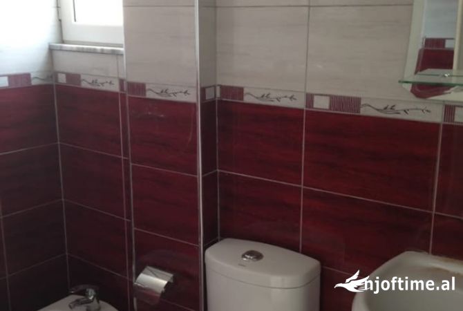 Shtepi me qera Apartament ne Tirane, 2+1, Mobilimi Bosh, pa mobiluar, Pagesa 35,000  Leke.