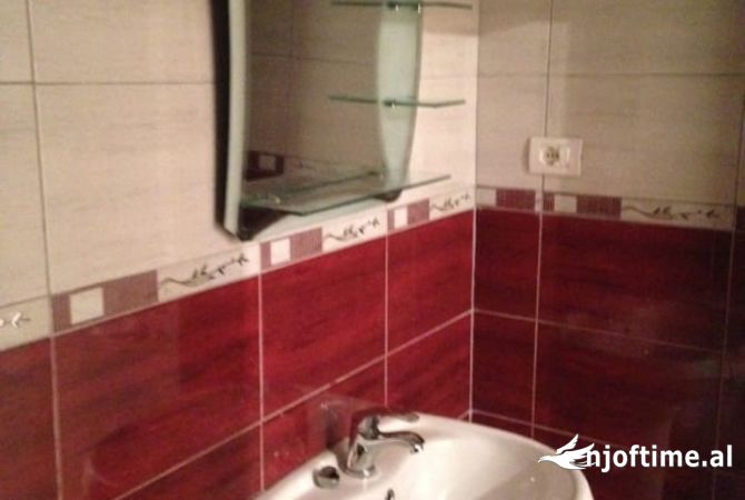 Shtepi me qera Apartament ne Tirane, 2+1, Mobilimi Bosh, pa mobiluar, Pagesa 35,000  Leke.