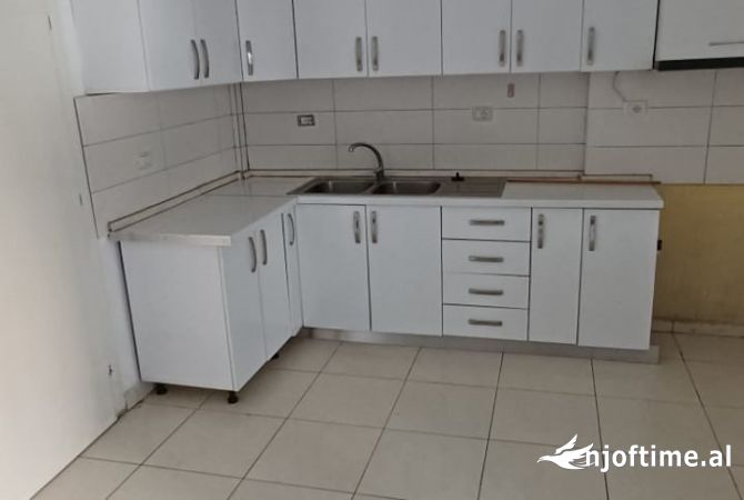 Shtepi me qera 2+1 ne Tirane - 35,000 Leke