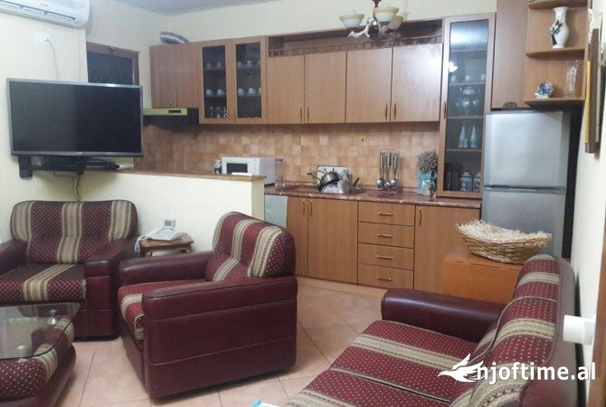 Shtepi me qera 1+1 ne Tirane - 50,000 Leke