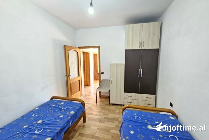 Shtepi me qera Shtepi Private ne Tirane, 2+1, Mobilimi E mobiluar, Pagesa 400  Euro.