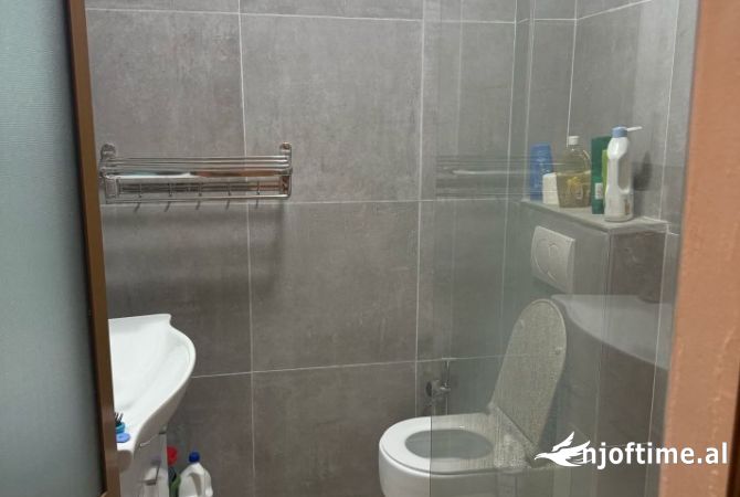 Shtepi me qera Garsoniere ne Tirane - 300 Euro