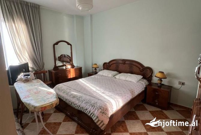 Shtepi me qera Apartament ne Tirane, 2+1, Mobilimi E mobiluar, Pagesa 500  Euro.