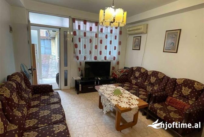 Shtepi me qera Shtepi Private ne Tirane, 1+1, Mobilimi E mobiluar, Pagesa 40,000  Leke.