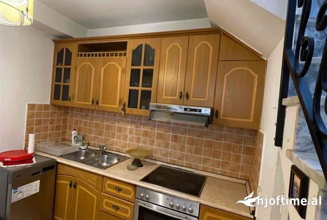 Shtepi me qera Shtepi Private ne Tirane, 1+1, Mobilimi E mobiluar, Pagesa 40,000  Leke.