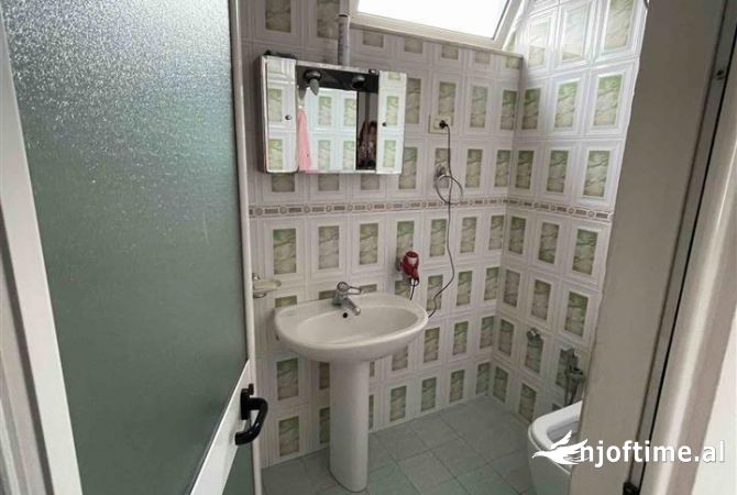 Shtepi me qera Shtepi Private ne Tirane, 1+1, Mobilimi E mobiluar, Pagesa 40,000  Leke.