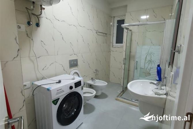 Shtepi me qera Apartament ne Tirane, 2+1, Mobilimi E mobiluar, Pagesa 50,000  Leke.