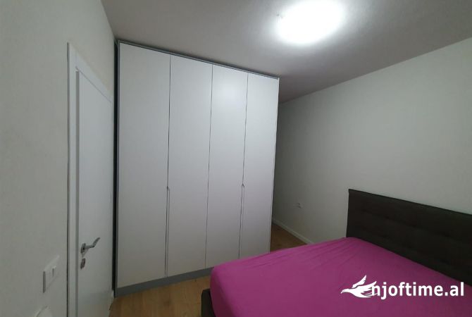 Shtepi me qera Apartament ne Tirane, 2+1, Mobilimi E mobiluar, Pagesa 50,000  Leke.