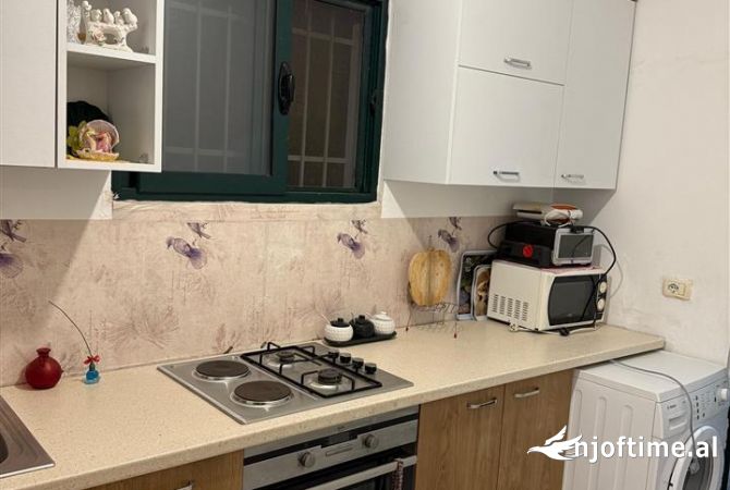 Shtepi me qera 2+1 ne Tirane - 430 Euro