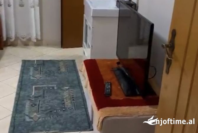 Shtepi me qera Shtepi Private ne Tirane, 1+1, Mobilimi E mobiluar, Pagesa 400  Euro.