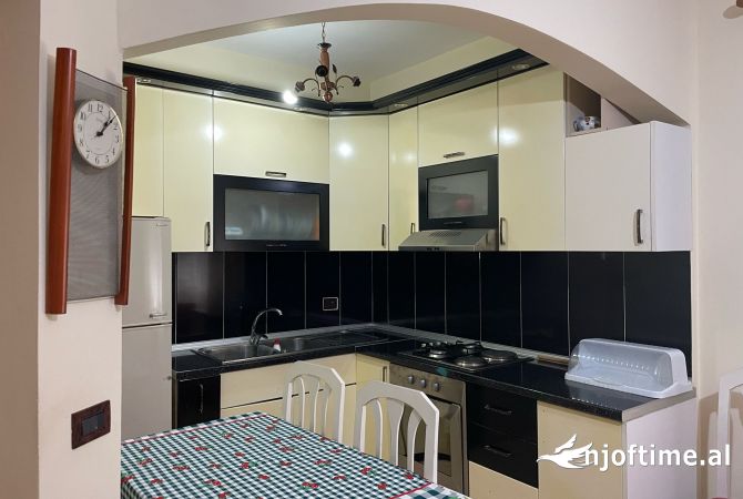 Shtepi me qera 2+1 ne Tirane - 35,000 Leke