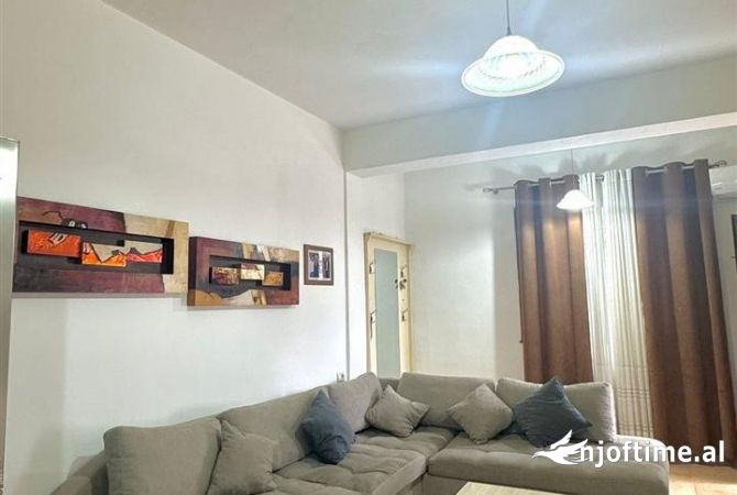 Shtepi me qera 1+1 ne Tirane - 390 Euro