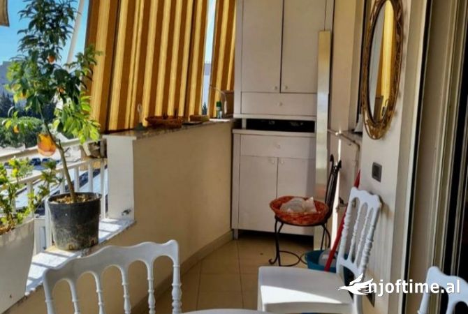 Shtepi me qera Apartament ne Tirane, 2+1, Mobilimi E mobiluar, Pagesa 700  Euro.