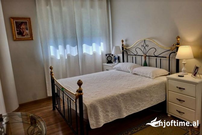 Shtepi me qera Apartament ne Tirane, 2+1, Mobilimi E mobiluar, Pagesa 700  Euro.