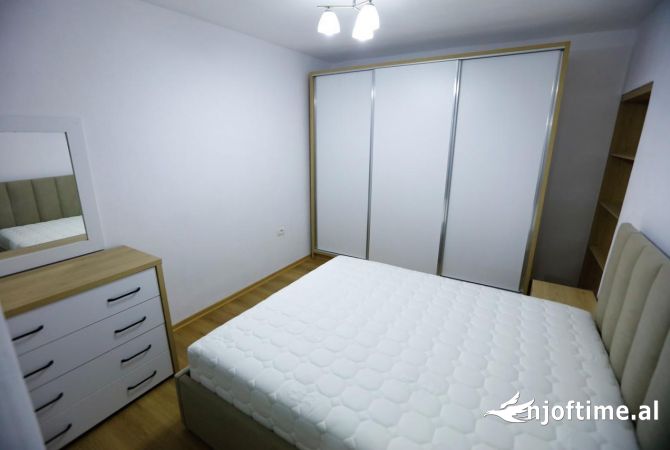 Shtepi me qera Apartament ne Tirane, 1+1, Mobilimi E mobiluar, Pagesa 500  Euro.