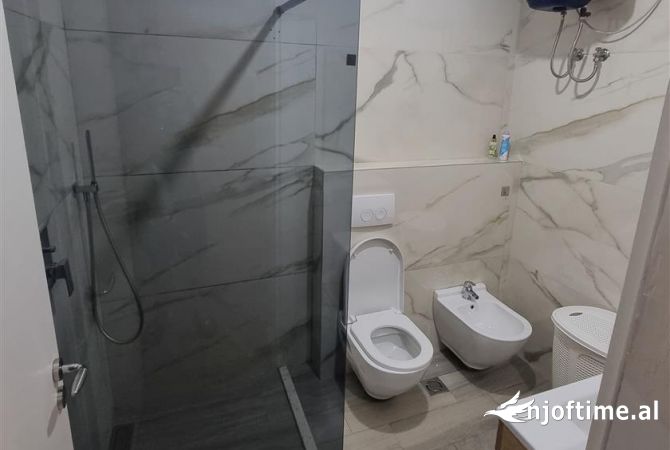 Shtepi me qera Apartament ne Tirane, 1+1, Mobilimi E mobiluar, Pagesa 400  Euro.