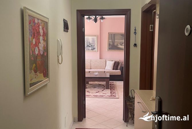 Shtepi me qera Apartament ne Tirane, 2+1, Mobilimi E mobiluar, Pagesa 60,000  Leke.