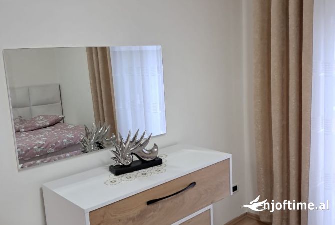 Shtepi me qera Shtepi Private ne Tirane, 2+1, Mobilimi E mobiluar, Pagesa 65,000  Leke.