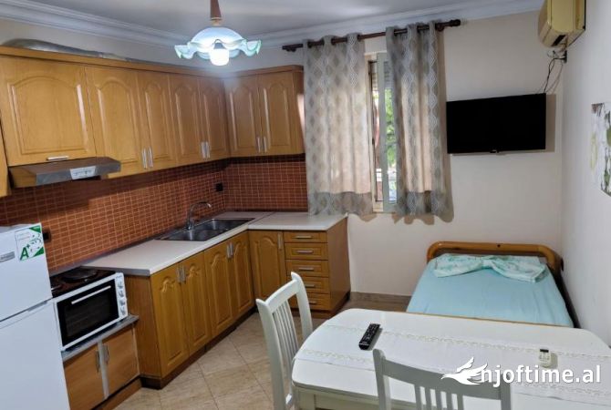 Shtepi me qera Garsoniere ne Tirane - 42,000 Leke