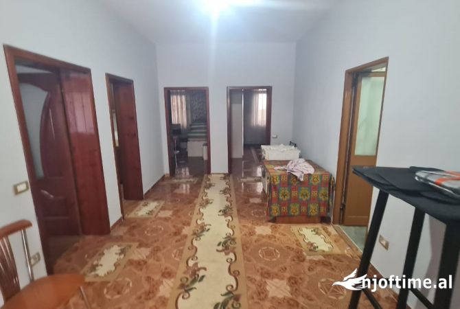 Shtepi me qera Shtepi Private ne Tirane, 2+1, Mobilimi E mobiluar, Pagesa 500  Euro.