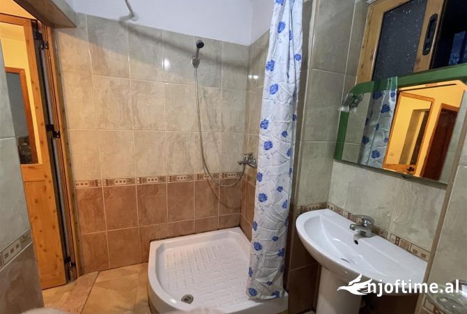 Shtepi me qera Apartament ne Tirane, 2+1, Mobilimi E mobiluar, Pagesa 40,000  Leke.