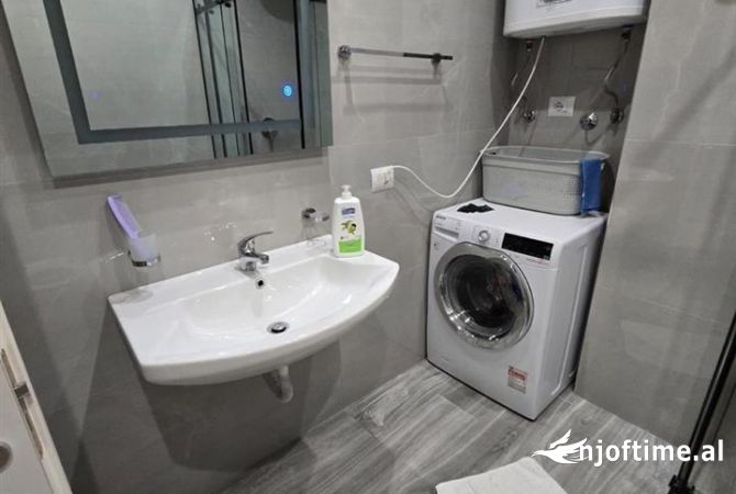 Shtepi me qera Apartament ne Tirane, 2+1, Mobilimi E mobiluar, Pagesa 700  Euro.