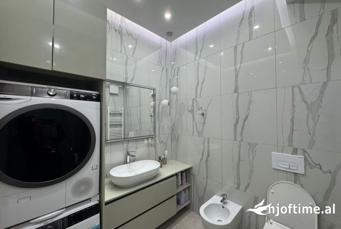 Shtepi ne shitje Apartament ne Tirane, 2+1, Mobilimi E mobiluar, Pagesa 168,000  Euro.