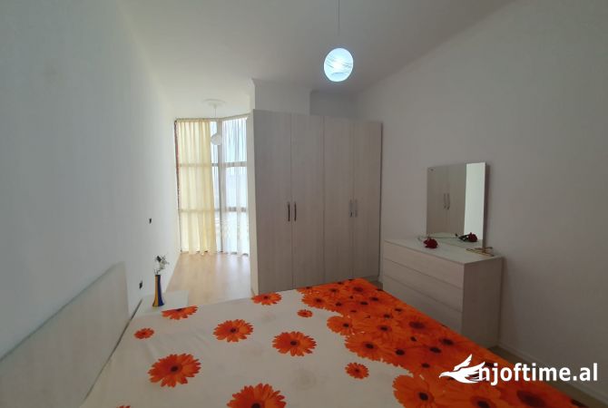 Shtepi ne shitje Apartament ne Tirane, 2+1, Mobilimi E mobiluar, Pagesa 125,000  Euro.