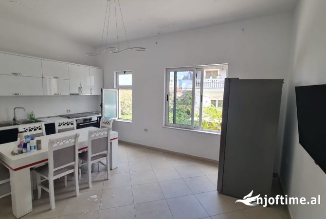 Shtepi me qera 2+1 ne Tirane - 45,000 Leke