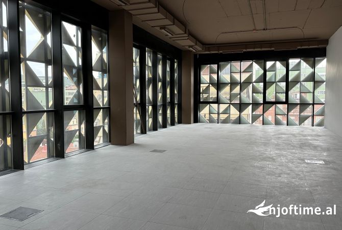 Ambient biznesi me qera 3+1 ne Tirane - 3,000 Euro