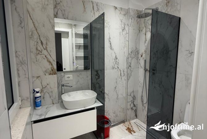 Shtepi me qera Apartament ne Tirane, 1+1, Mobilimi E mobiluar, Pagesa 650  Euro.