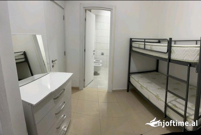 Shtepi me qera Garsoniere ne Tirane - 300 Euro