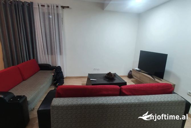 Shtepi me qera 1+1 ne Tirane - 40,000 Leke