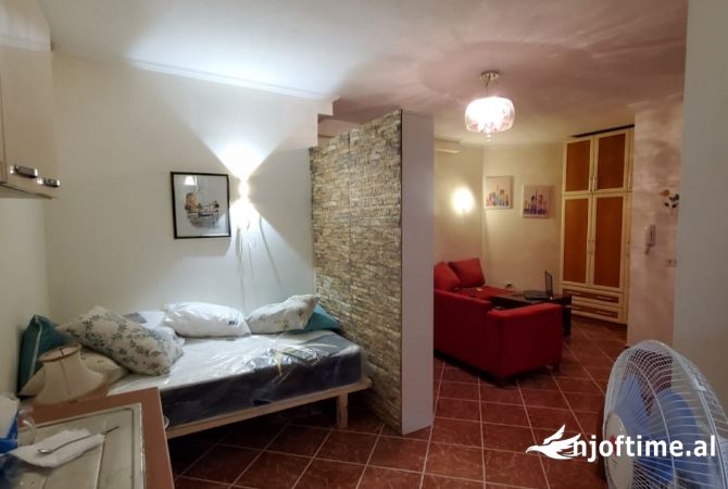 Shtepi me qera Garsoniere ne Tirane - 400 Euro