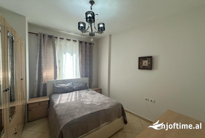 Shtepi me qera Apartament ne Tirane, 1+1, Mobilimi E mobiluar, Pagesa 500  Euro.