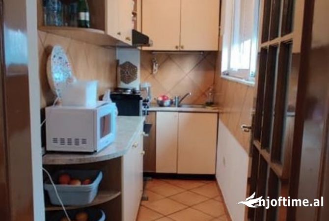 Shtepi ne shitje Apartament ne Tirane, 2+1, Mobilimi E mobiluar, Pagesa 235,000  Euro.