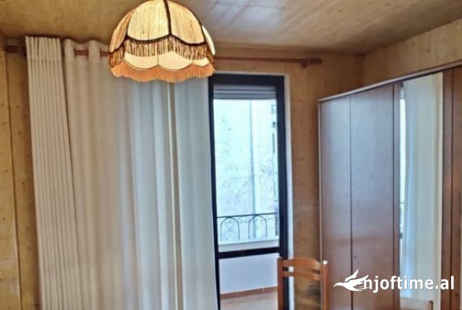 Shtepi ne shitje Apartament ne Tirane, 2+1, Mobilimi E mobiluar, Pagesa 235,000  Euro.