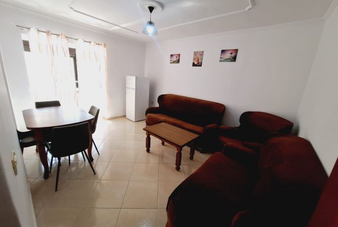 Shtepi me qera Apartament ne Tirane, 2+1, Mobilimi E mobiluar, Pagesa 47,000  Leke.